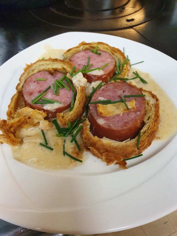 Contact Hotel Restaurant La Chaumiere Entre Orgeval Et Flins A13 Sortie 8 Les Mureaux Ngoại thất bức ảnh
