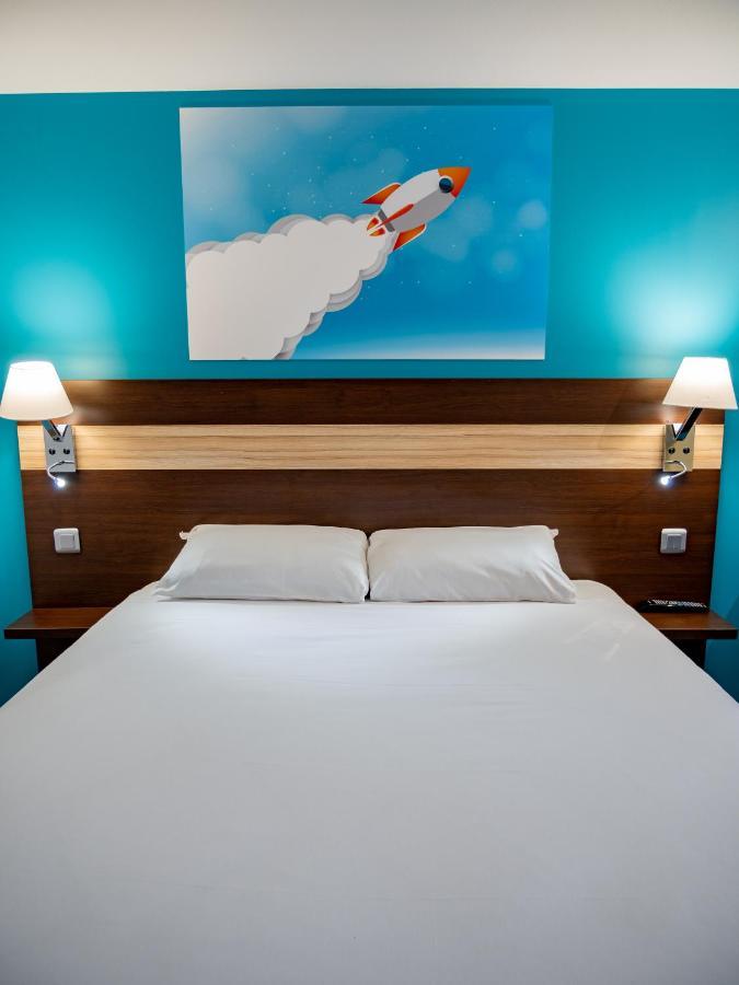 Contact Hotel Restaurant La Chaumiere Entre Orgeval Et Flins A13 Sortie 8 Les Mureaux Ngoại thất bức ảnh
