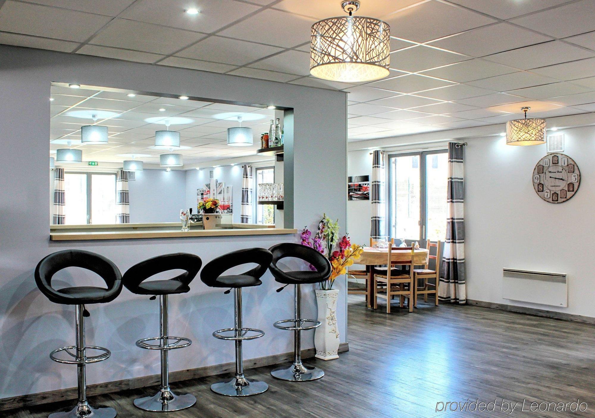 Contact Hotel Restaurant La Chaumiere Entre Orgeval Et Flins A13 Sortie 8 Les Mureaux Ngoại thất bức ảnh